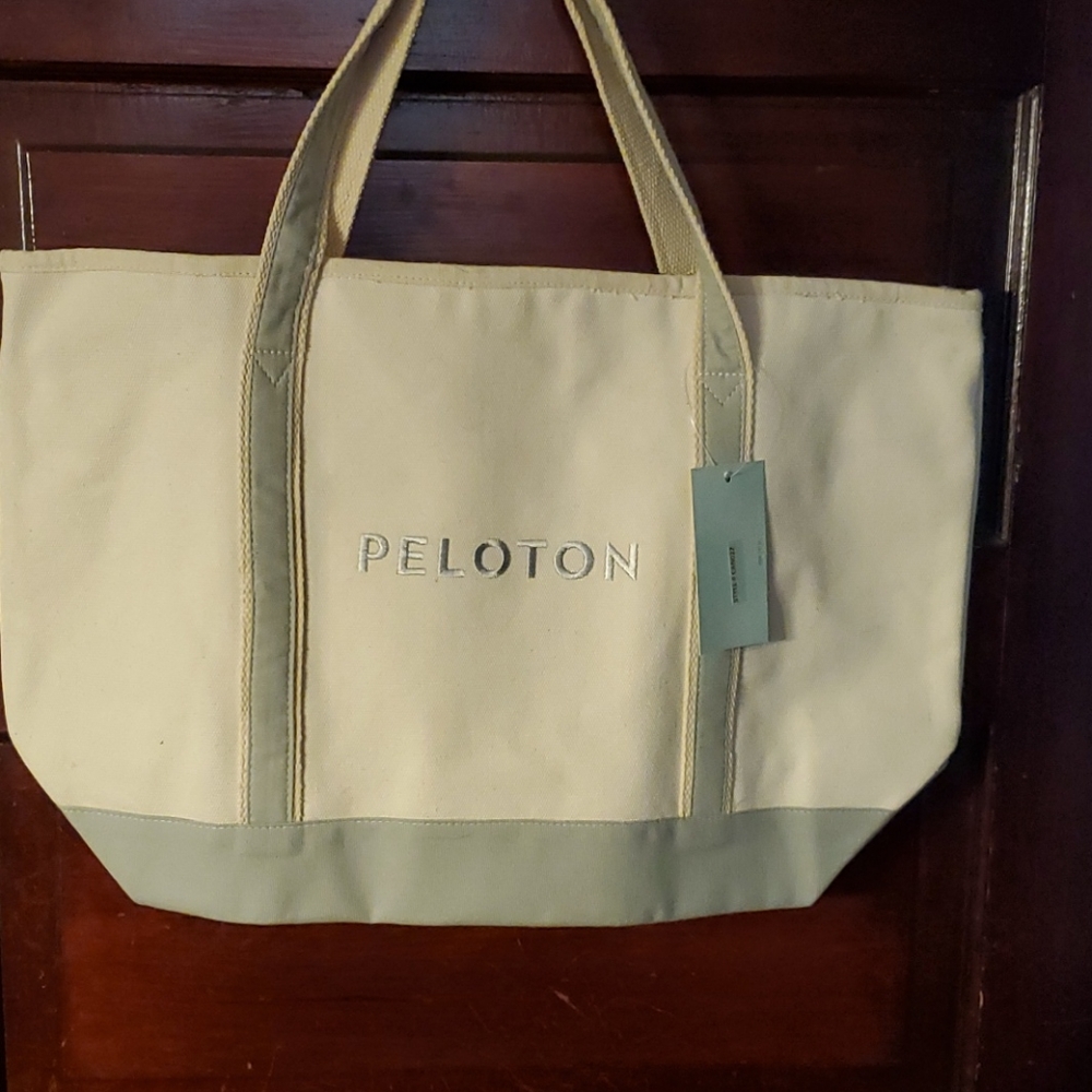 New w tags Peloton tote